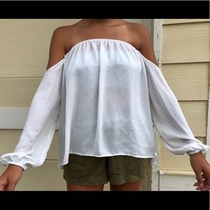 Boutique Off the shoulder Top!